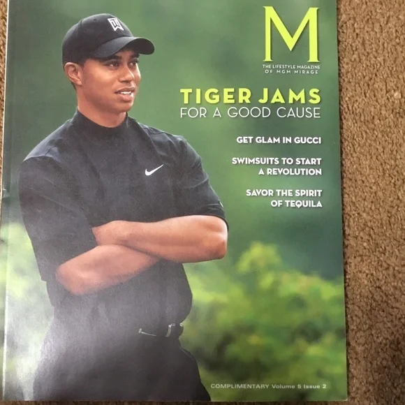 Tiger Woods (Cover of MGM Magazine) NICE!! - Picture 2 of 4